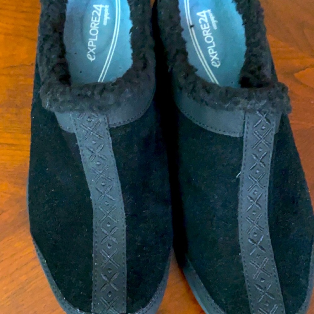 Basic slide on shoes